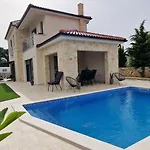 Luxury Aramis With Jacuzzi In Malinska Villa *