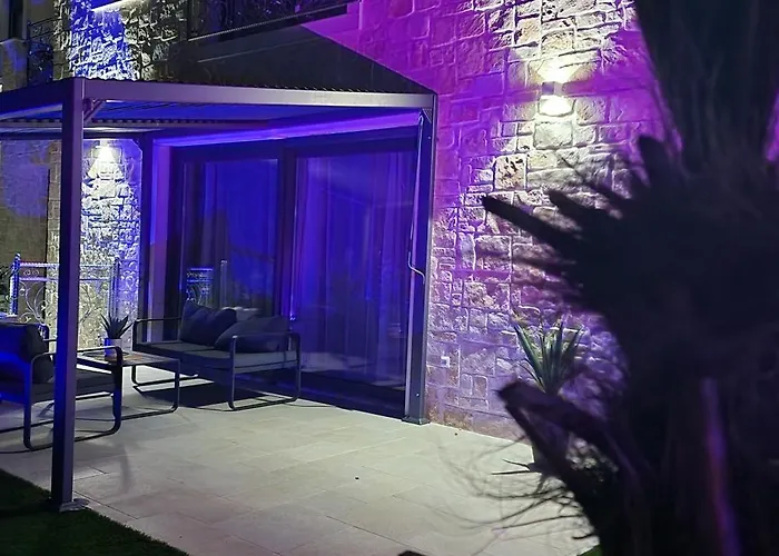 Luxury Aramis With Jacuzzi In Malinska
