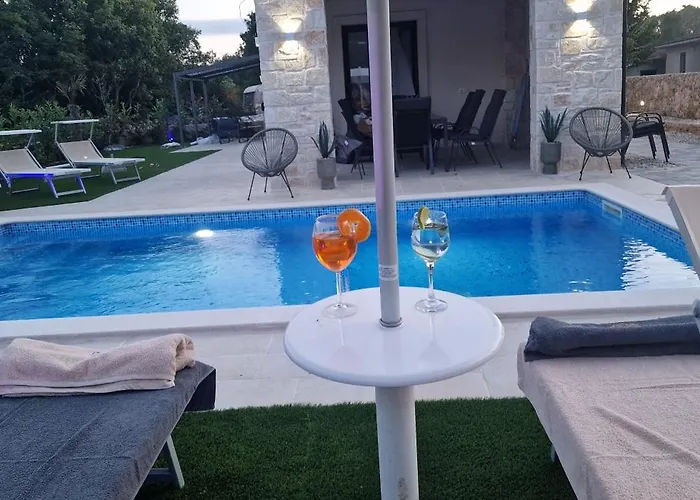 Luxury Aramis With Jacuzzi In Malinska Sveti Ivan (Krk)