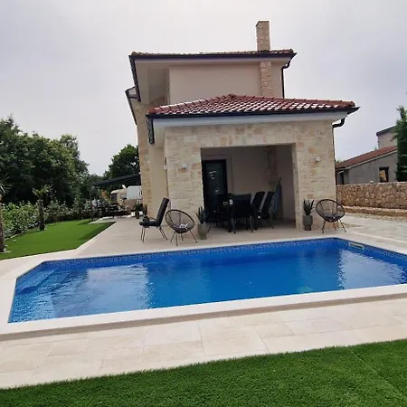 Luxury Aramis With Jacuzzi In Malinska *