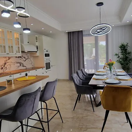 Luxury Aramis With Jacuzzi In Malinska 别墅