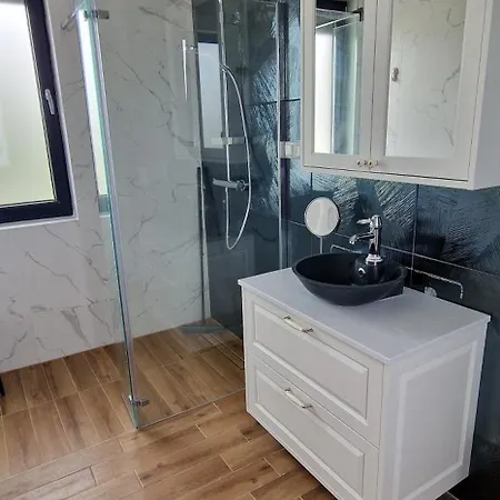 Villa Luxury Aramis With Jacuzzi In Malinska