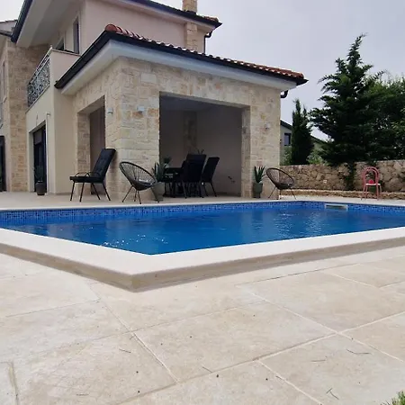 Villa Luxury Aramis With Jacuzzi In Malinska *