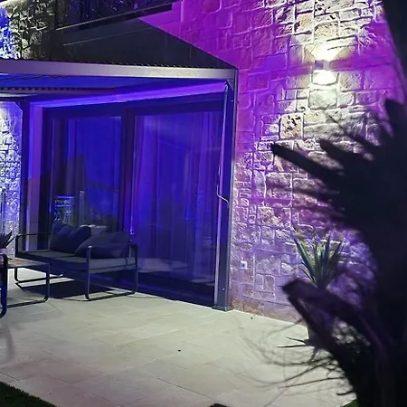 Luxury Aramis With Jacuzzi In Malinska