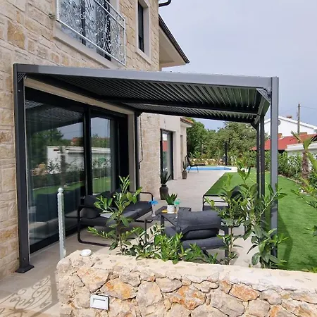 Villa Luxury Aramis With Jacuzzi In Malinska