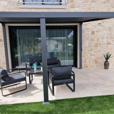 Luxury Aramis With Jacuzzi In Malinska *