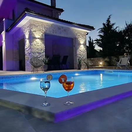 Villa Luxury Aramis With Jacuzzi In Malinska Sveti Ivan (Krk)