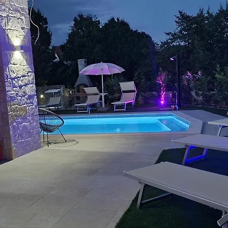Luxury Aramis With Jacuzzi In Malinska *