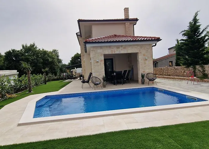 Luxury Aramis With Jacuzzi In Malinska *