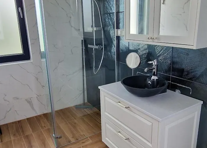 Villa Luxury Aramis With Jacuzzi In Malinska