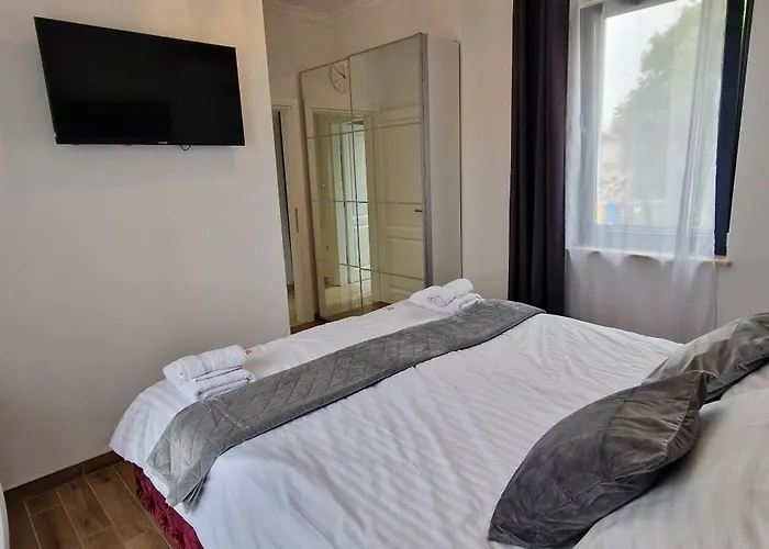 Villa Luxury Aramis With Jacuzzi In Malinska