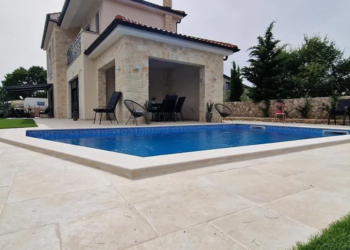 Villa Luxury Aramis With Jacuzzi In Malinska *
