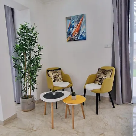 Villa Luxury Aramis With Jacuzzi In Malinska