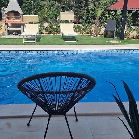 Villa Luxury Aramis With Jacuzzi In Malinska *