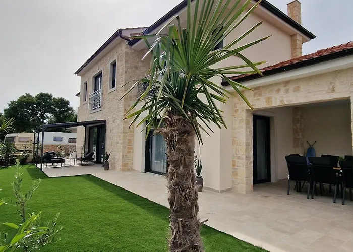 Luxury Aramis With Jacuzzi In Malinska Vilă *
